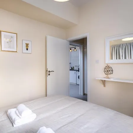 The Joy - Centre One Bedroom Flat * Lárnaka