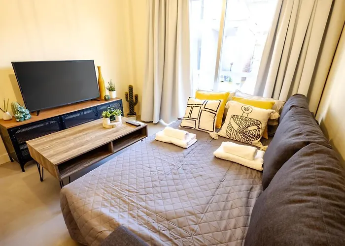 Апартаменти The Joy - Centre One Bedroom Flat Ларнака